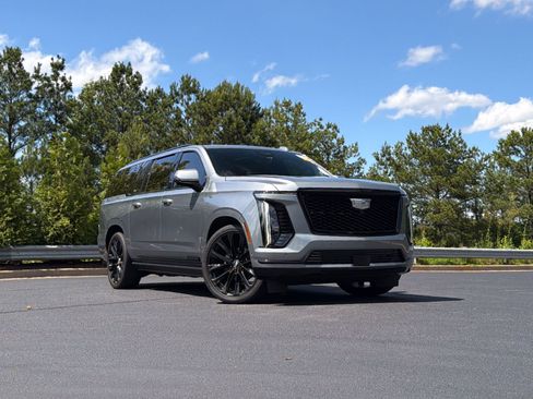 Used 2025 Cadillac Escalade ESV Sport Platinum w/ LPO, ONYX Package AWD/4WD image 2
