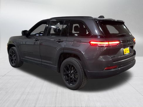 Used 2024 Jeep Grand Cherokee Altitude AWD/4WD image 4
