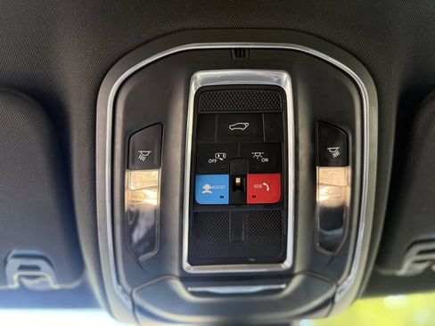 Used 2022 Jeep Wagoneer Series III AWD/4WD image 21