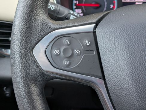 Used 2023 Chevrolet Traverse LS FWD image 15
