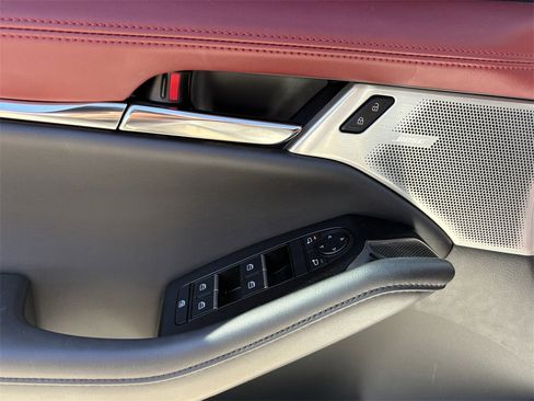 Used 2025 MAZDA MAZDA3 Hatchback w/ Appearance Package image 11