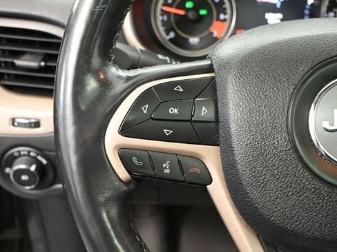 Used 2015 Jeep Cherokee Limited w/ Luxury Group AWD/4WD image 28