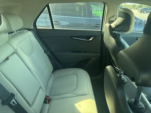 Certified 2024 Kia Niro EX image 11