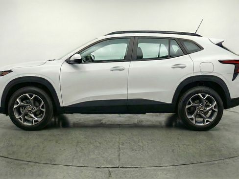 Used 2025 Chevrolet Trax LT w/ LT Convenience Package image 5