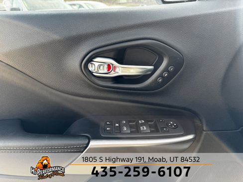 Used 2022 Jeep Cherokee Limited image 16