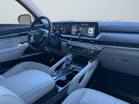 Used 2024 Kia Telluride EX w/ EX Captain's Chair Package image 14