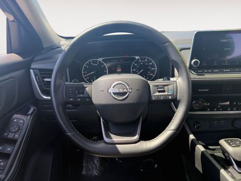 Used 2025 Nissan Rogue SV AWD/4WD image 12