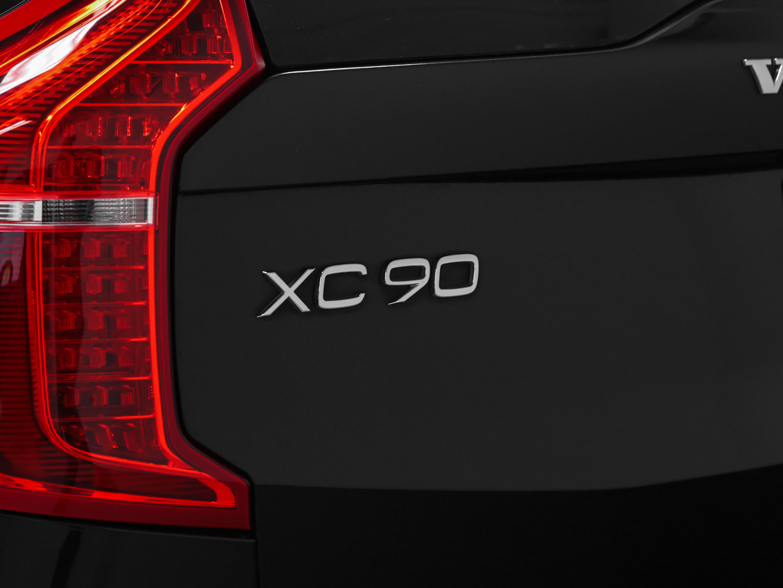 Used 2018 Volvo XC90 T6 Momentum w/ Convenience Package AWD/4WD image 16