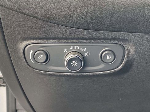 Used 2021 Chevrolet Equinox LT image 17