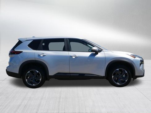 Used 2025 Nissan Rogue SV AWD/4WD image 8