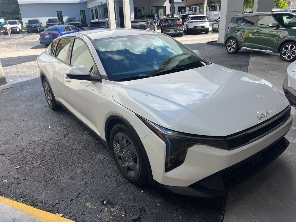 Certified 2025 Kia K4 FWD image 3