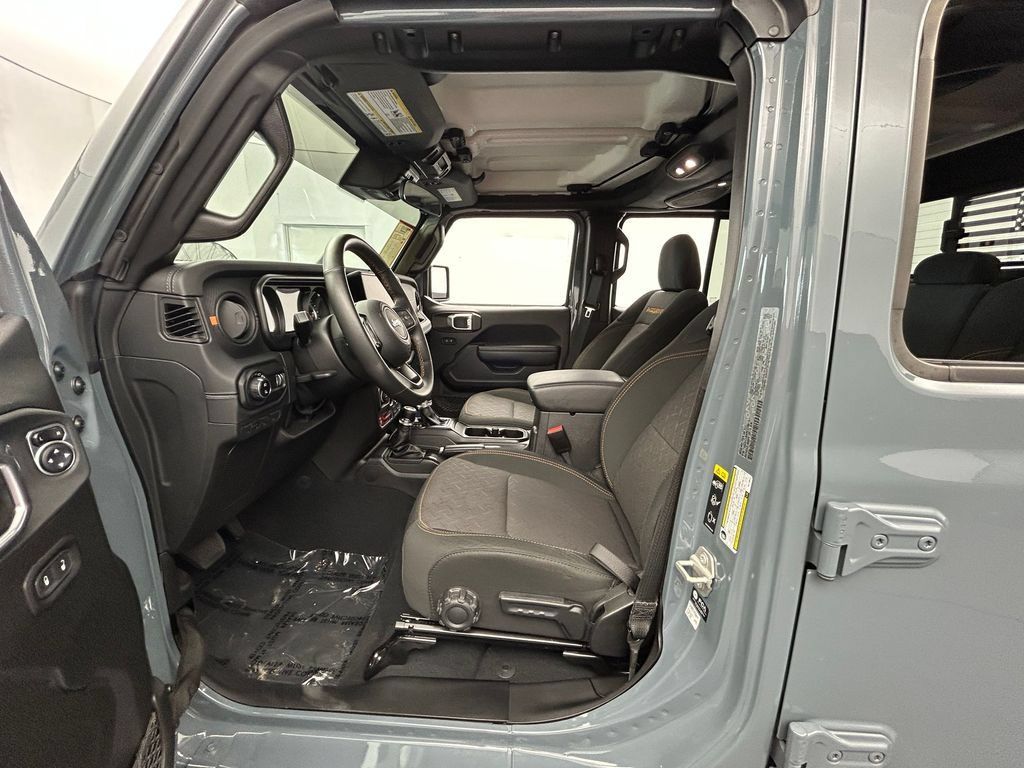 Used 2024 Jeep Gladiator Mojave AWD/4WD image 42