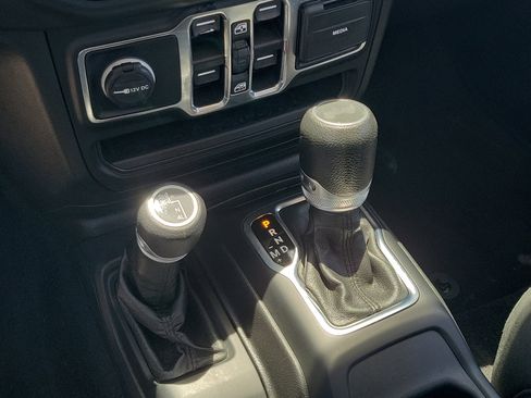 Used 2021 Jeep Wrangler Unlimited Sport AWD/4WD image 27