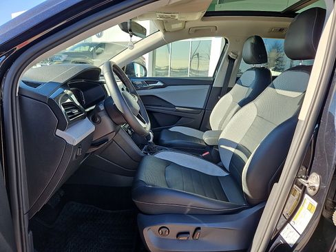 Certified 2022 Volkswagen Taos SEL w/ Panoramic Sunroof Package image 9