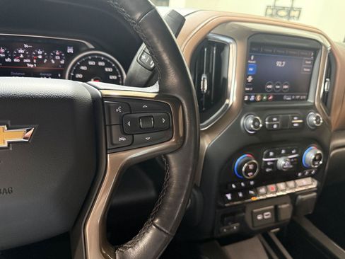 Used 2022 Chevrolet Silverado 2500 High Country w/ Z71 Off-Road Package AWD/4WD image 17
