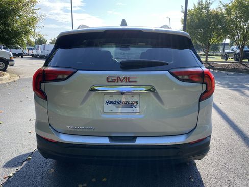 Used 2018 GMC Terrain SLE w/ Driver Convenience Package FWD image 8