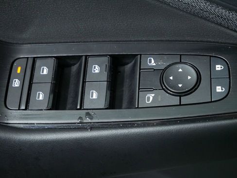 Used 2023 Nissan Rogue S image 17