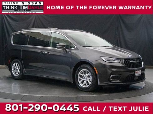 Used 2022 Chrysler Pacifica Touring-L image 1