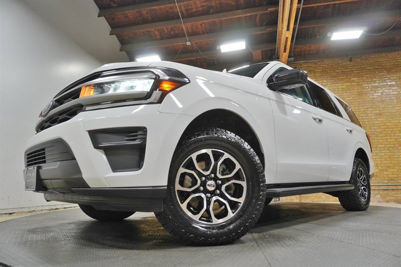Used 2024 Ford Expedition XL AWD/4WD image 3