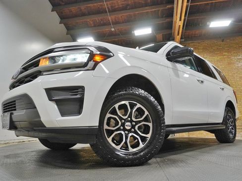Used 2024 Ford Expedition XL AWD/4WD image 3