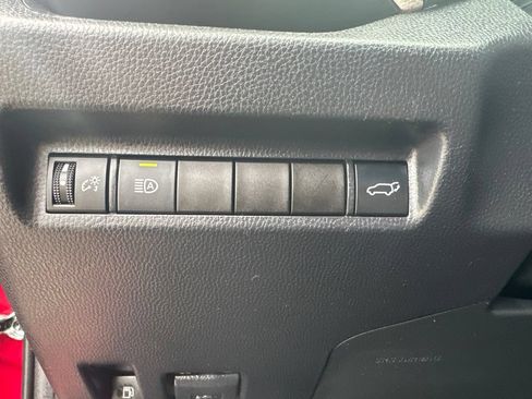 Used 2020 Toyota RAV4 XLE w/ Convenience Package AWD/4WD image 13