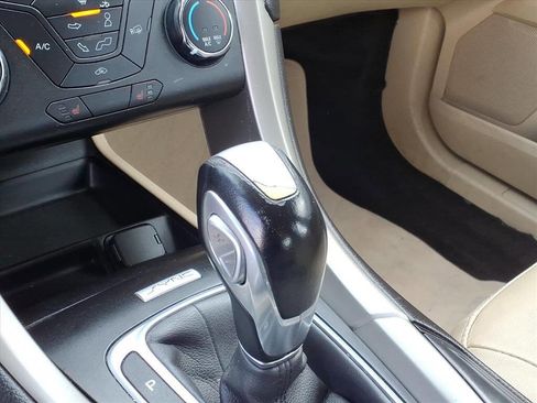 Used 2015 Ford Fusion SE w/ Equipment Group 202A image 23