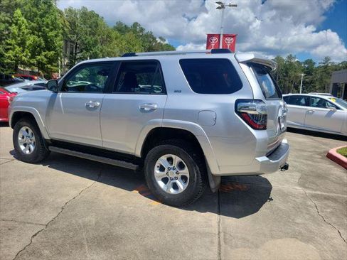 Certified 2022 Toyota 4Runner SR5 AWD/4WD image 3