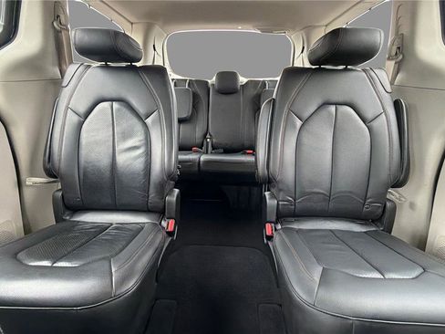 Used 2020 Chrysler Pacifica Touring-L Plus image 14