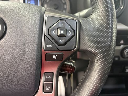 Used 2019 Toyota Tacoma SR5 AWD/4WD image 15