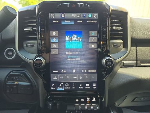 Used 2024 RAM 2500 Big Horn w/ Sport Appearance Package AWD/4WD image 18