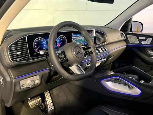 New 2026 Mercedes-Benz GLS 450 4MATIC image 9