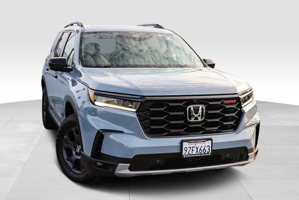 Used 2024 Honda Pilot TrailSport image 2