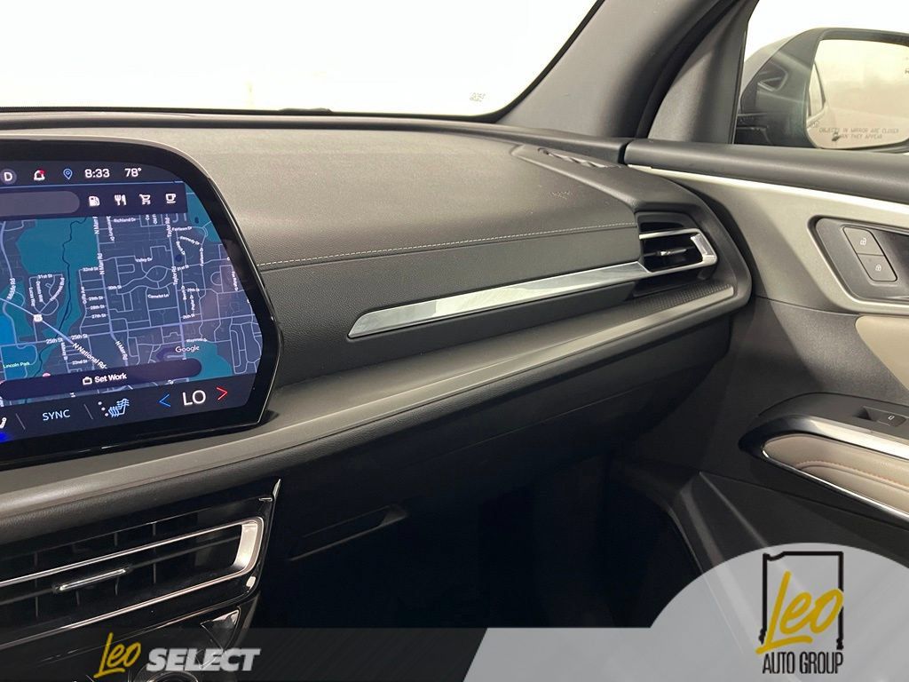 Used 2026 Chevrolet Traverse LT w/ Driver Confidence Package FWD image 26