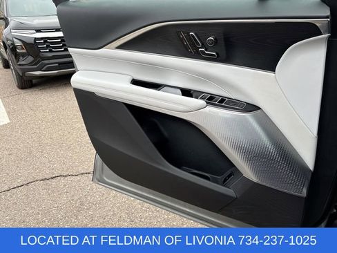 Used 2024 Cadillac Lyriq Luxury image 23