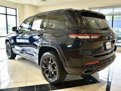 Used 2023 Jeep Grand Cherokee 30th Anniversary AWD/4WD image 4