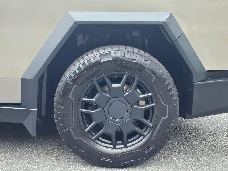Used 2024 Tesla Cybertruck AWD Crew Cab image 19