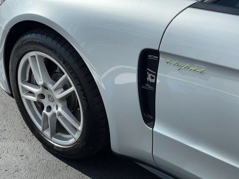 Used 2018 Porsche Panamera 4 AWD/4WD image 4
