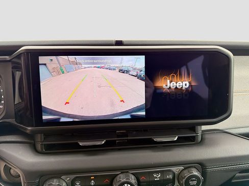 Used 2024 Jeep Wrangler Sahara image 30