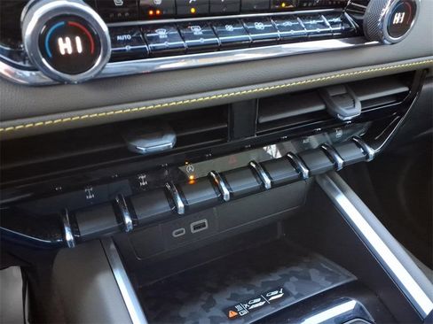 Certified 2024 Chevrolet Colorado ZR2 w/ ZR2 Convenience Package III image 12