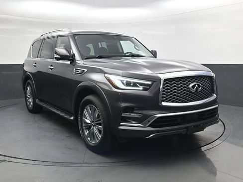 Used 2024 INFINITI QX80 Luxe RWD image 2