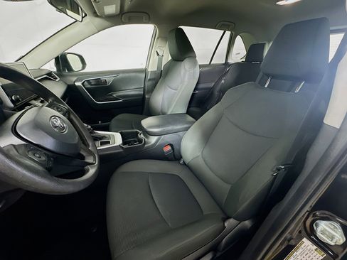 Used 2025 Toyota RAV4 LE AWD/4WD image 13