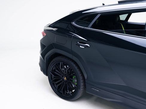 Used 2025 Lamborghini Urus SE image 22