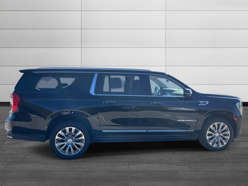 Used 2021 GMC Yukon XL Denali w/ Denali Premium Package image 6