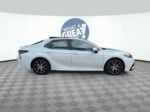 Used 2024 Toyota Camry SE w/ Convenience Package image 4