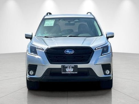 Used 2023 Subaru Forester Premium AWD/4WD image 9