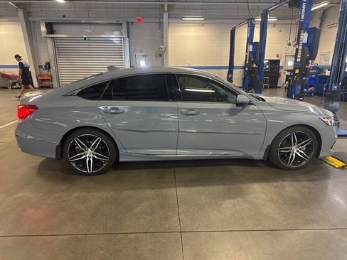 Used 2022 Honda Accord Touring image 11
