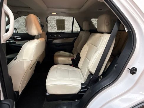 Used 2018 Ford Explorer Platinum AWD/4WD image 15