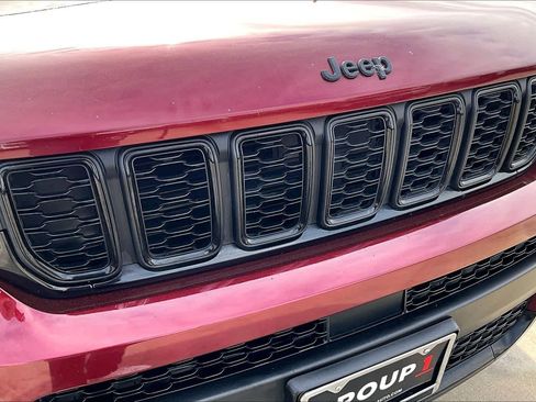 Used 2023 Jeep Grand Cherokee L Limited w/ Black Appearance Package AWD/4WD image 30