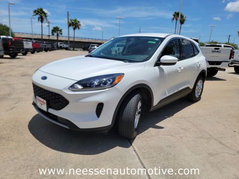 Used 2021 Ford Escape SE w/ Convenience Package image 3