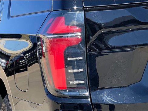 Certified 2025 Chevrolet Suburban Z71 image 28